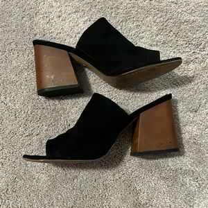Vince Camuto black & tan mules